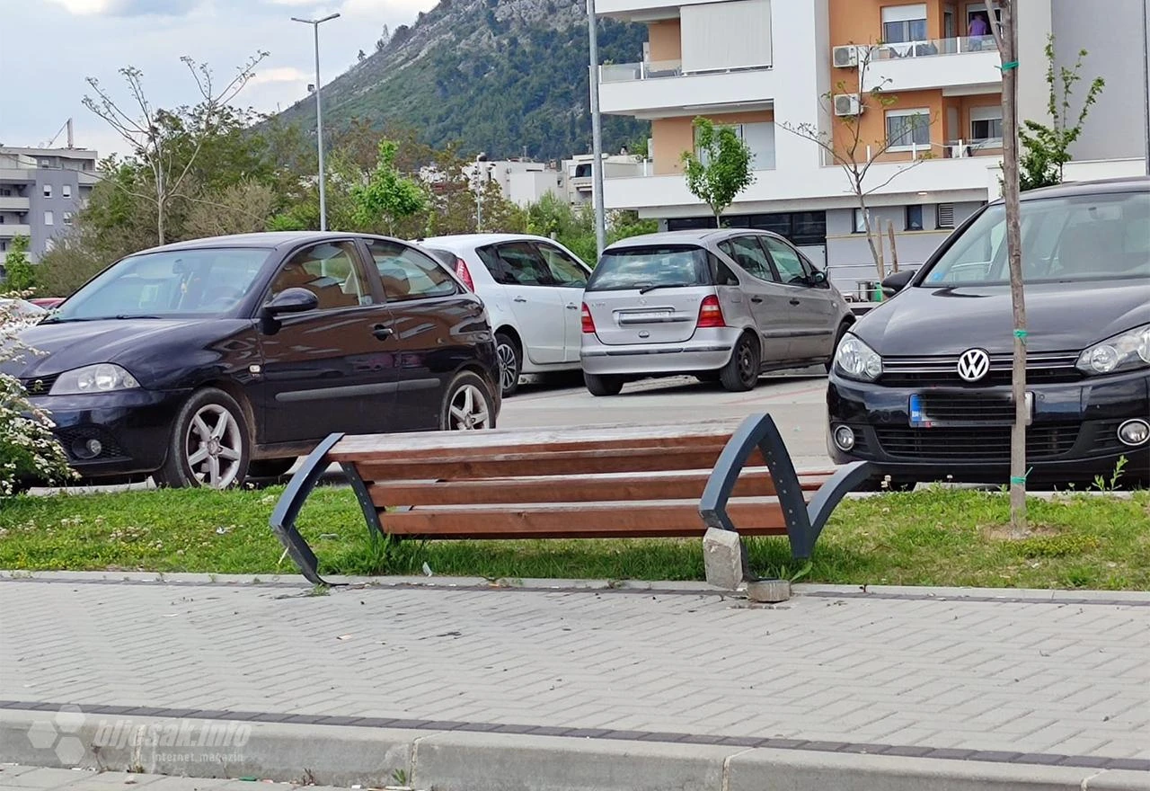 Vandalizam naš subotnji: Svakog vikenda u Čapljini stradaju klupe