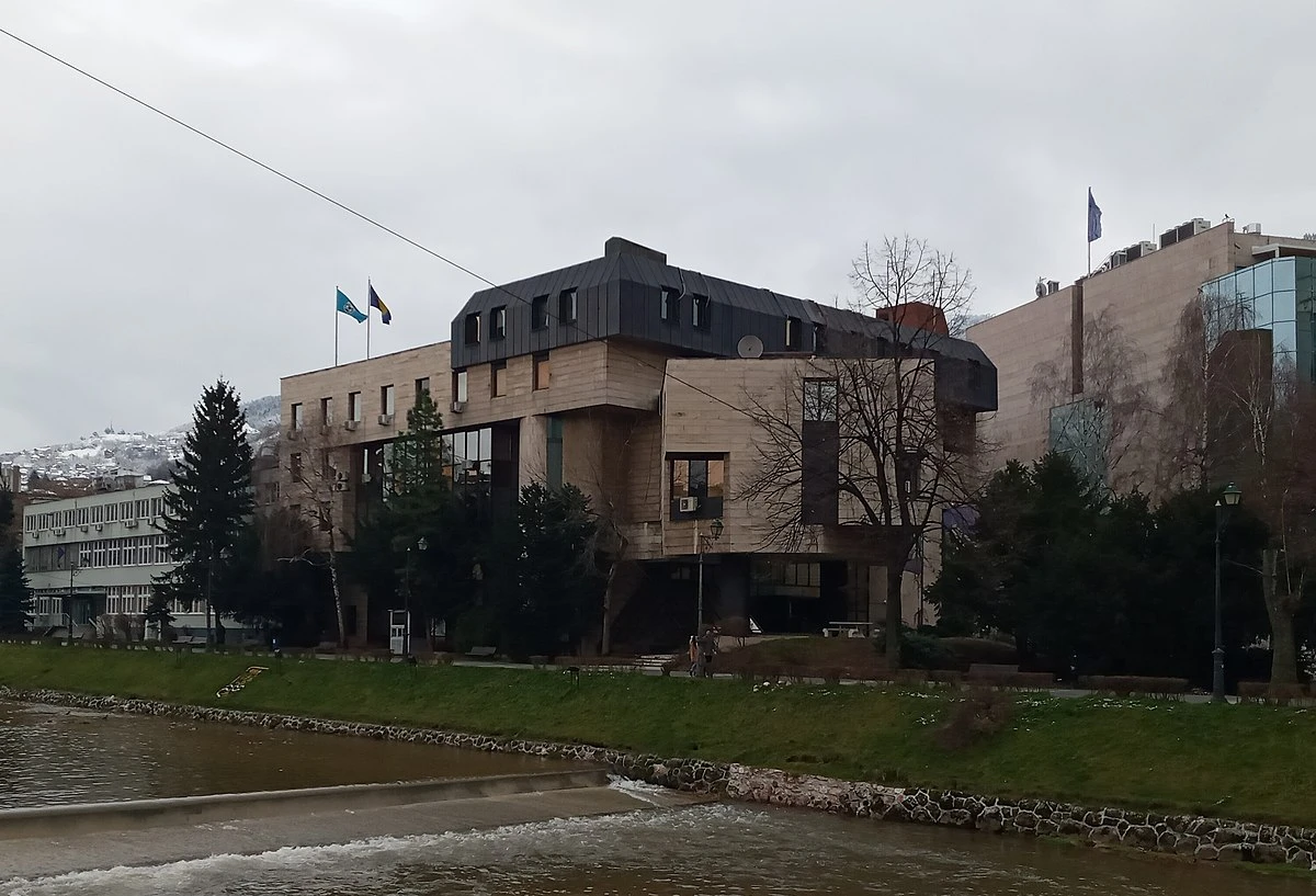 Prosvjedi ispred Parlamenta zbog imenovanja Vlade: Organizacija krenula sa Facebooka