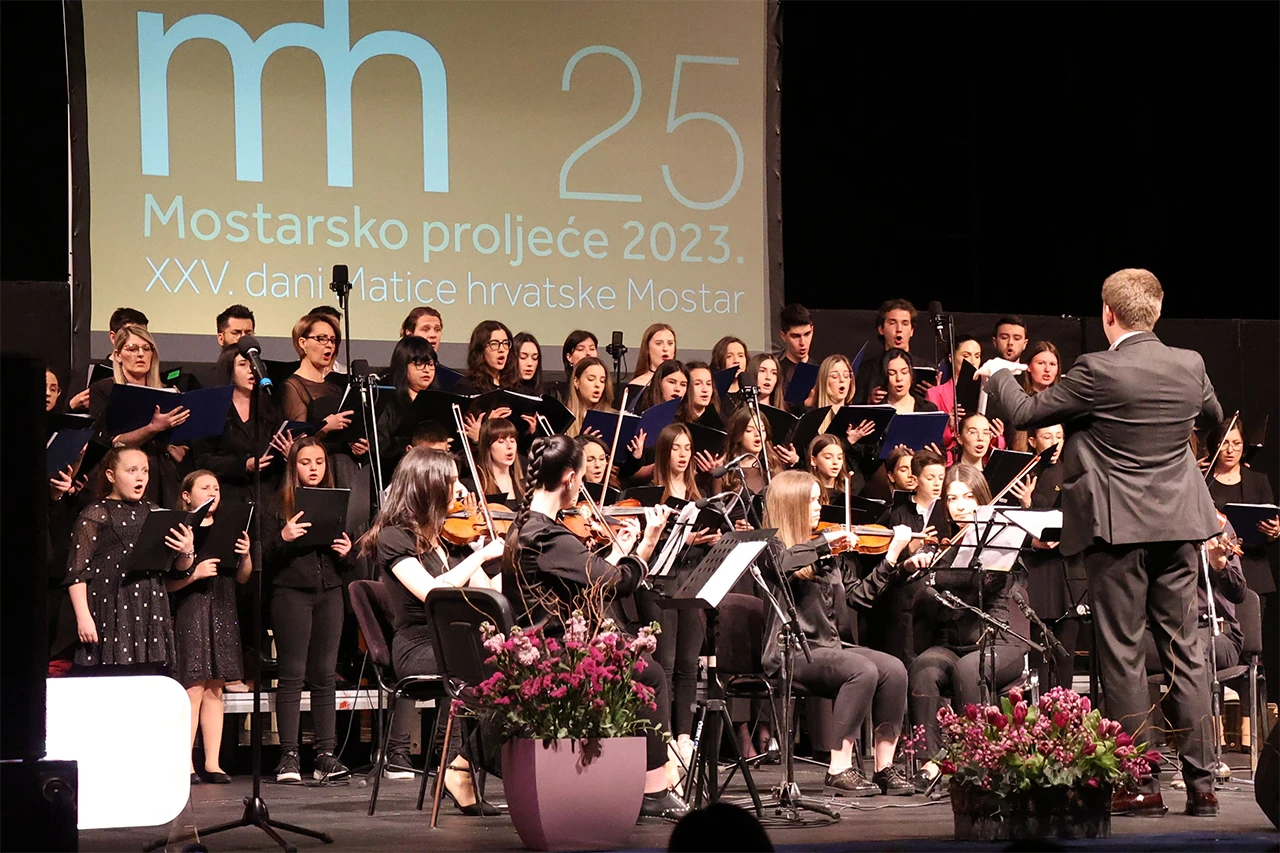 Svečanim koncertom ‘Neka cijeli ovaj svijet… Naših 25’ počelo 25. Mostarsko proljeće