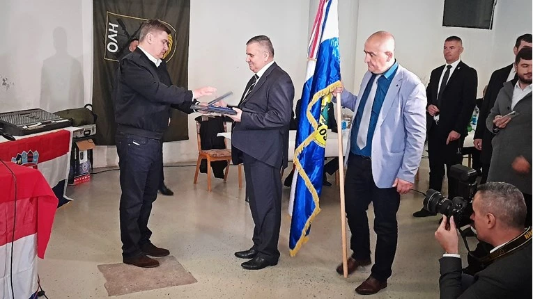 Smijenjen jedini Hrvat u Derventi jer je držao zastavu tijekom Milanovićevog posjeta