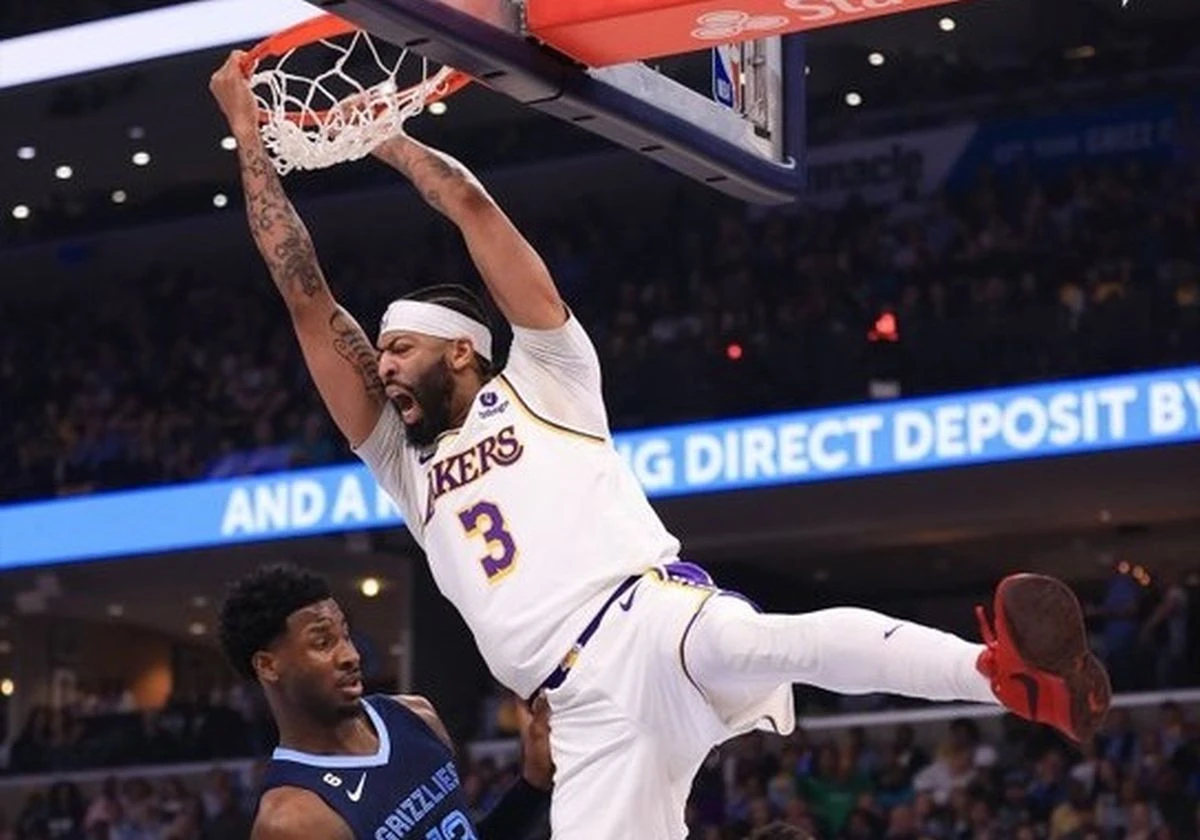 Milwaukee na rubu ispadanja, Lakersi na korak do drugog kruga