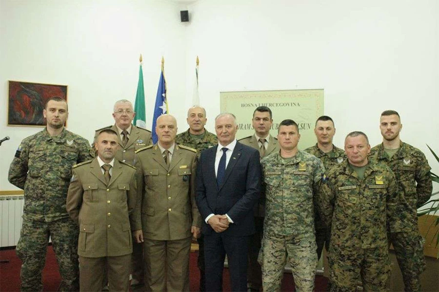 Helez: Nitko ne smije dirati u BiH