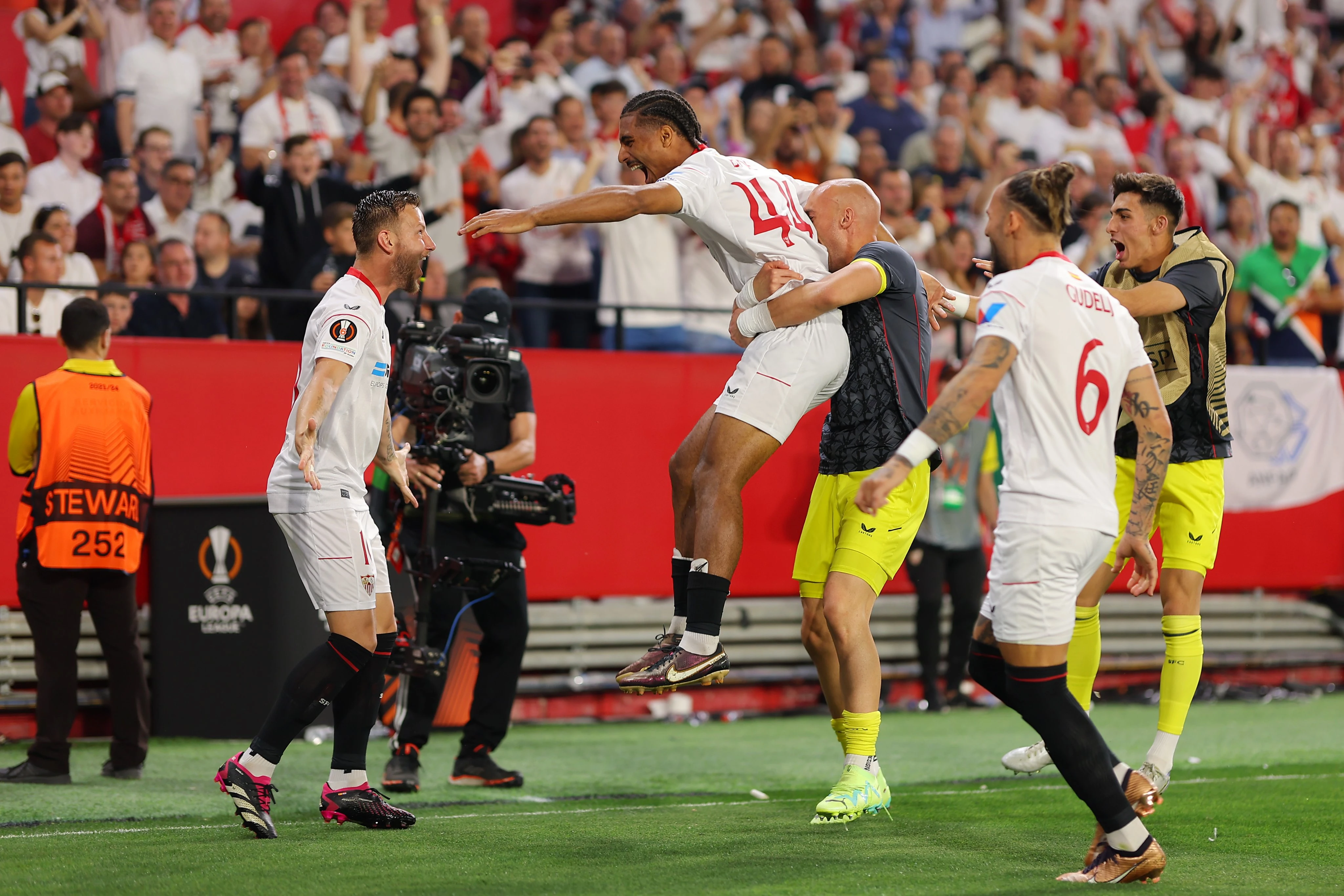 Sevilla razbila United za polufinale, prošli i Juventus te Bayer (L)