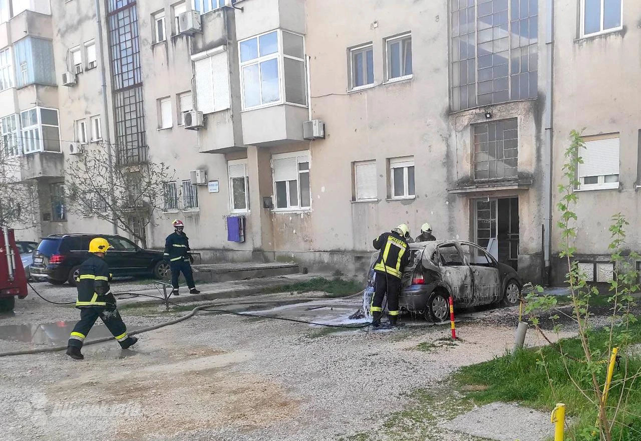 Mostar: Izgorio automobil
