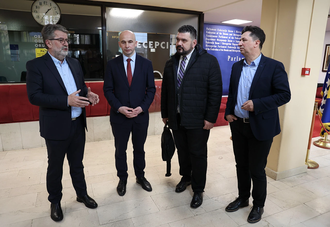Sastanak sa SDA i DF: Puknut će koalicija u Federaciji?!