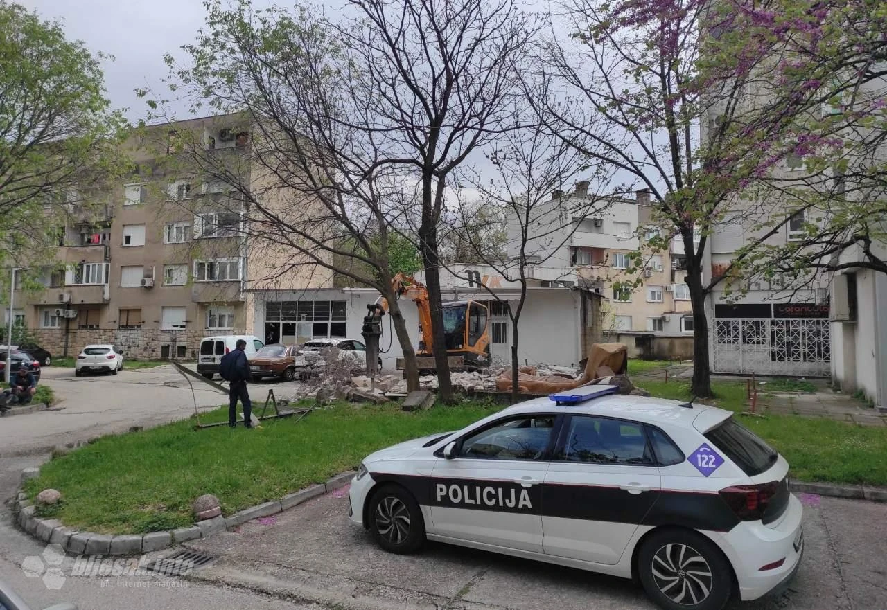 Mostar: Bespravna garaža otišla u prošlost 