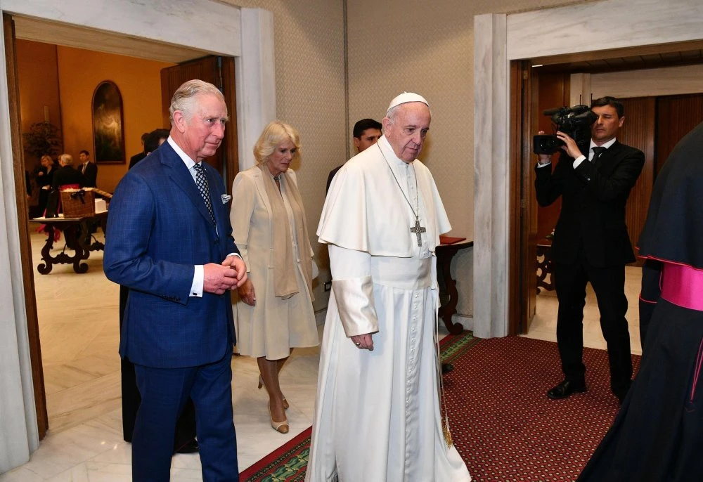 Papa daje relikvije Pravog križa kralju Charlesu