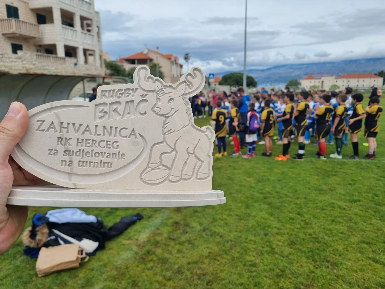 Mladi ragbijaši Hercega sudjelovali na ragbi kampu i turniru u Postiri na otoku Braču