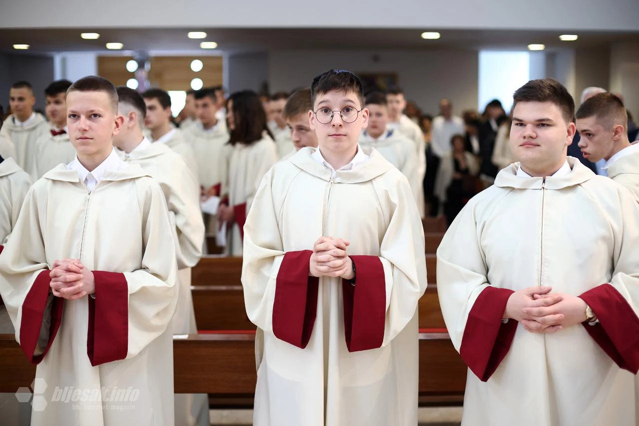 FOTO: Krizma u župi sv. Mateja