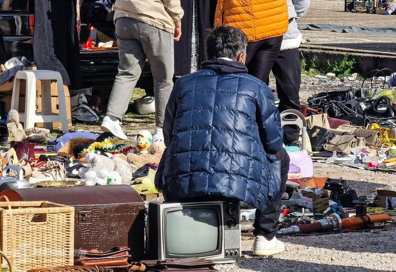 FOTO| Trgovanje u Vrapčićima: Od dildoa do umjetničkih djela