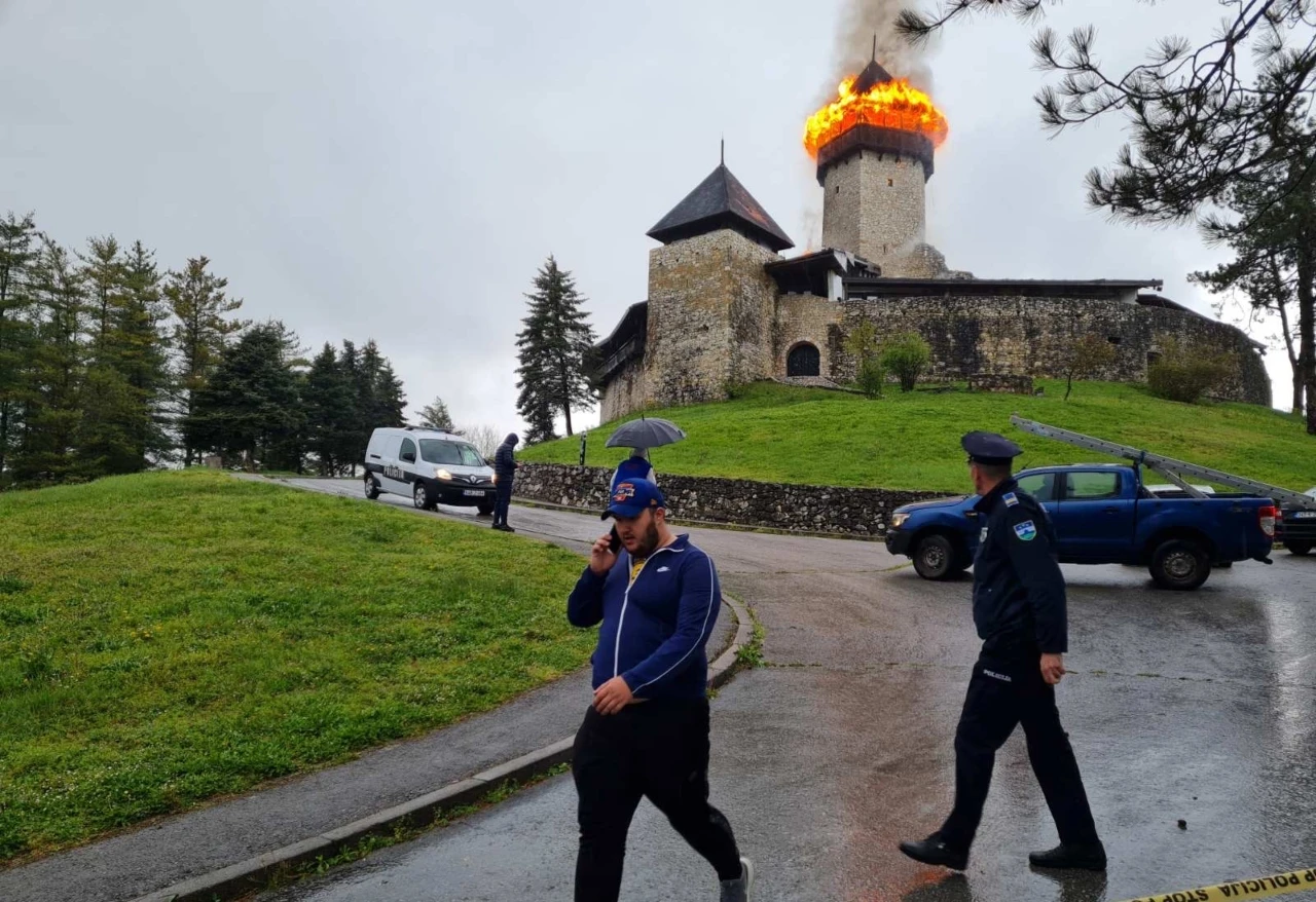 VIDEO | Gori kula srednjovjekovne tvrđave 