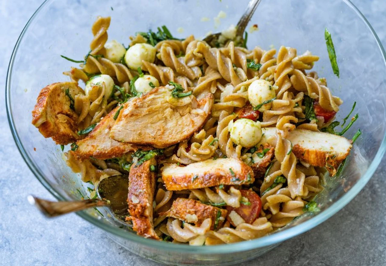 Salata od piletine i tjestenine kao iz restorana 