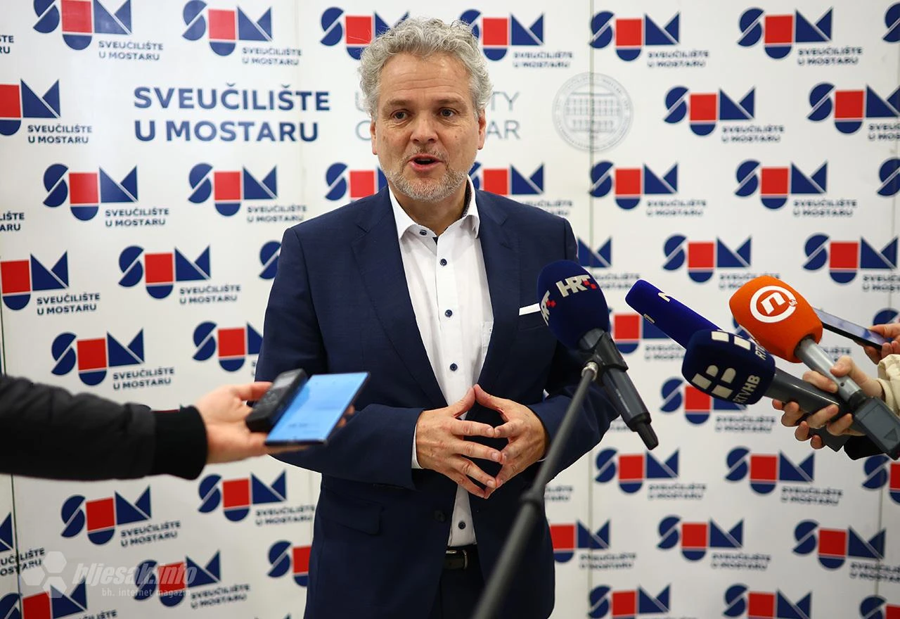 Sattler: Gradit ćemo detencijski centar, a ne zatvor za migrante