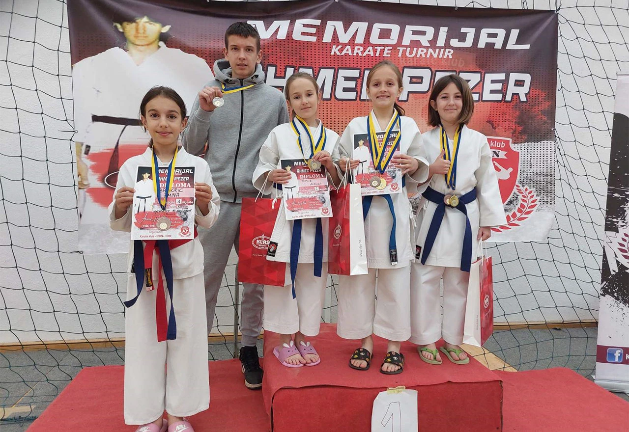 Deset medalja iz Goražda i Viteza za KK Blagaj