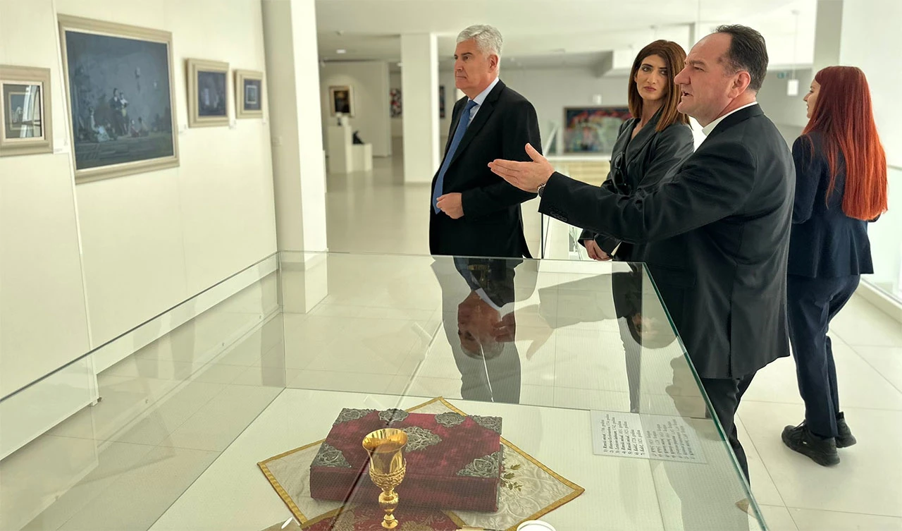 Čović razgledao najvrjednije umjetnine u Mostaru
