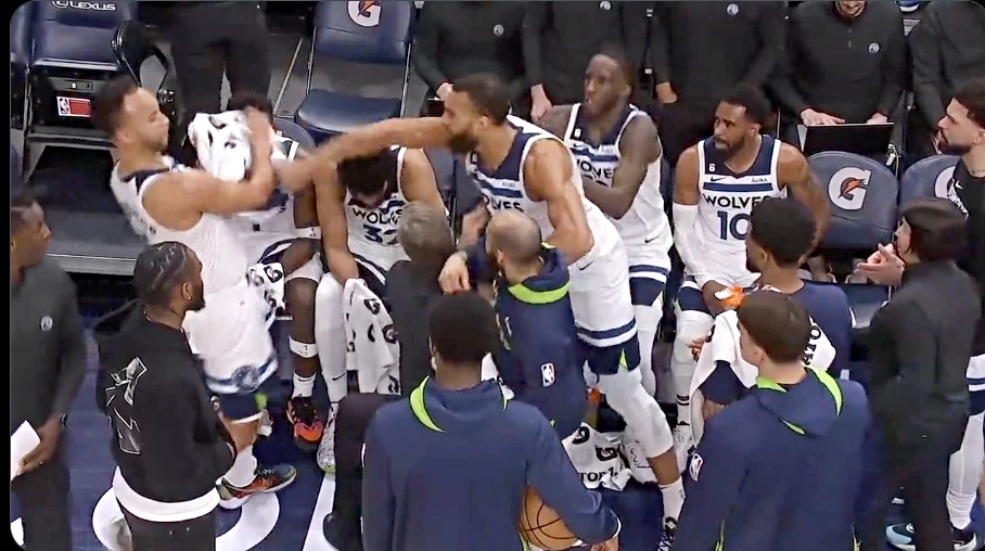 VIDEO I Nervoza na klupi Clippersa, Gobert udario Andersona