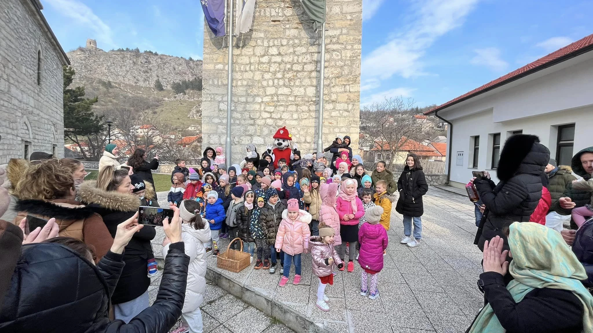 Marshall iz Patrolnih šapa klanjao s mališanima u Livnu