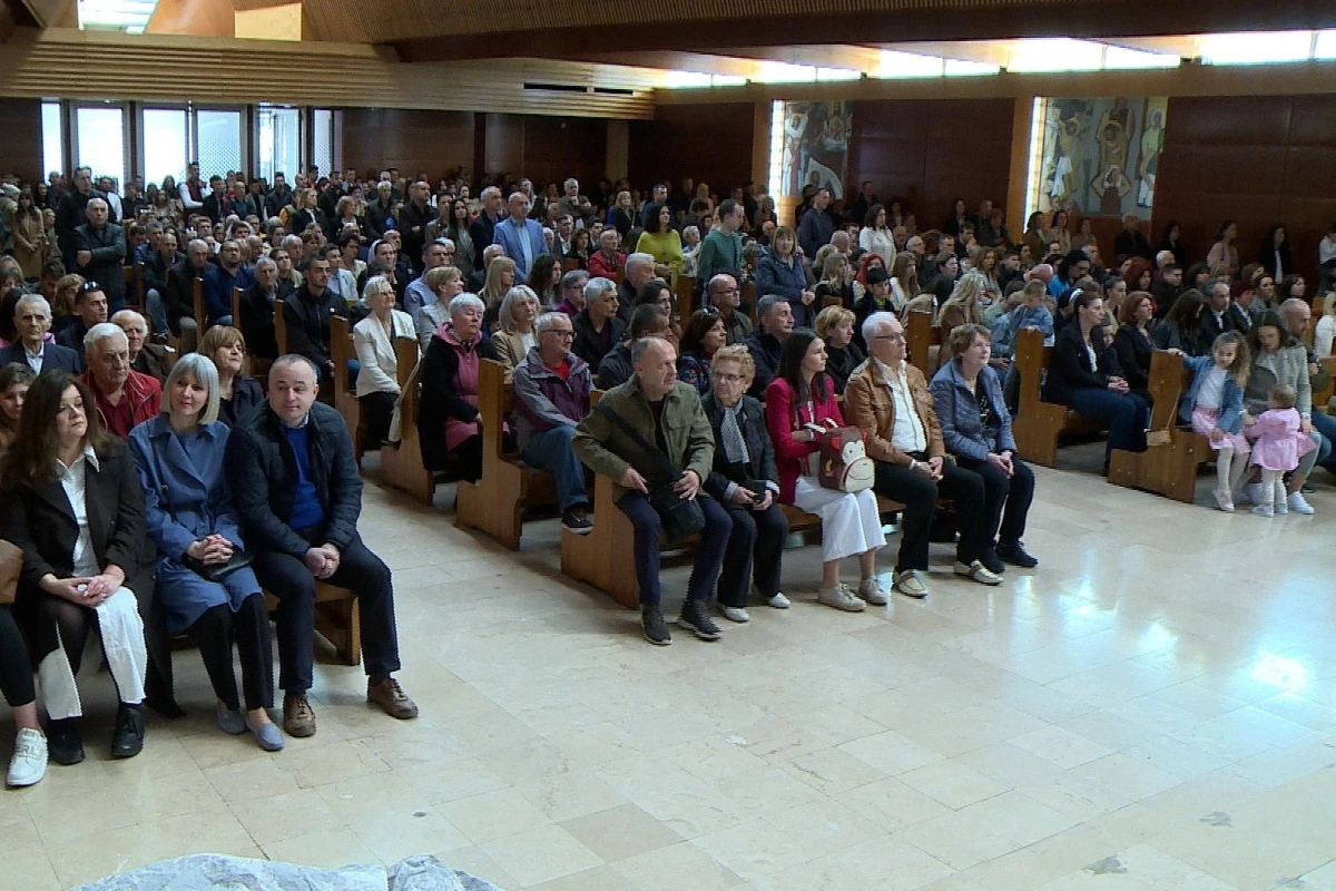 Biskup Petar Palić slavio uskrsnu misu u mostarskoj prvostolnici