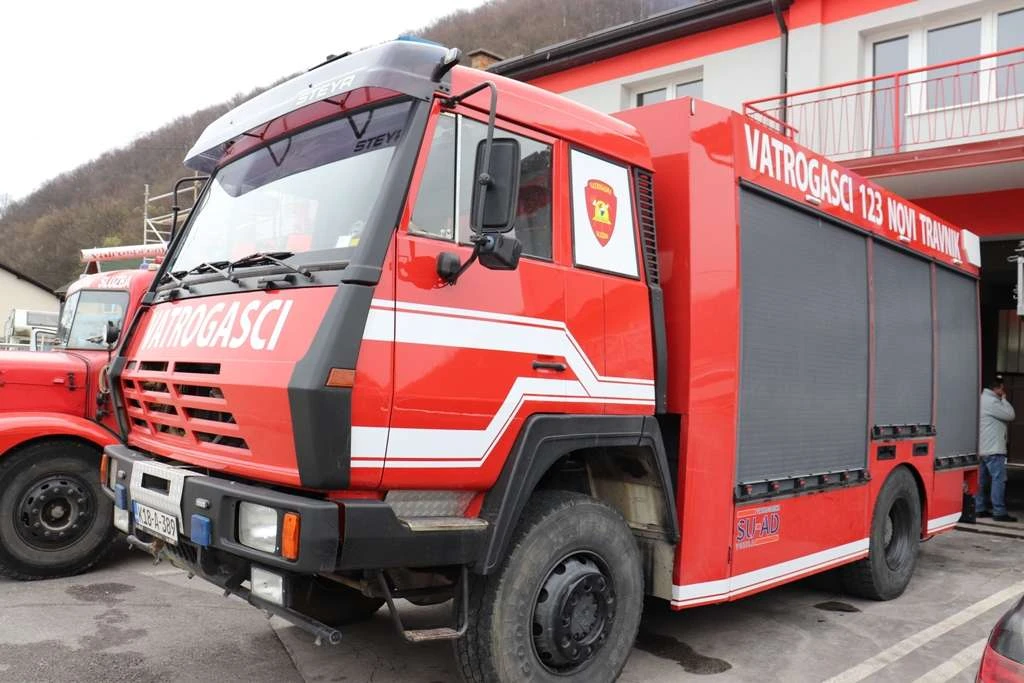 Vatrogasno vozilo proizvedeno u Živinicama stiglo u Novi Travnik