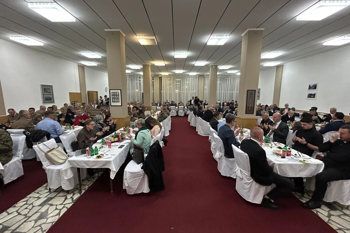 Održan tradicionalni iftar vojnog muftije
