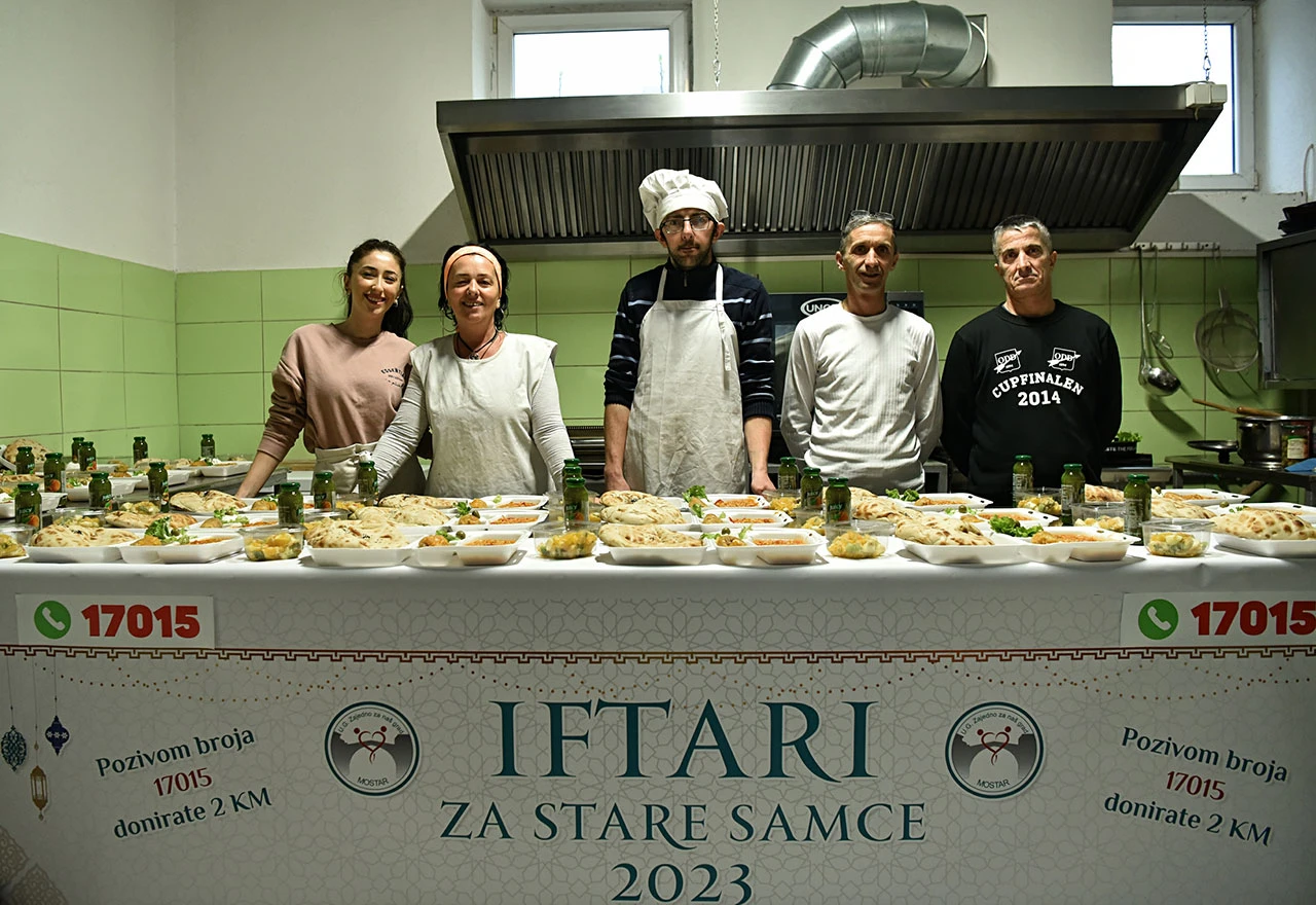 Humani Mostarci - iftari za siromašne sugrađane