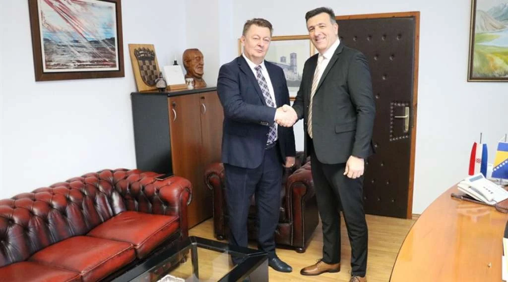 Ćosić predao dužnost Čoviću