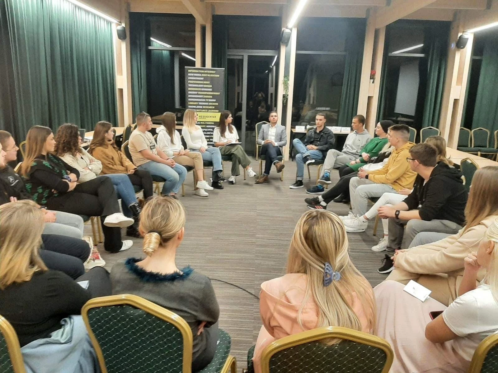 Učenje o medijima i politici kao odgovor na manipulacije i propagandu