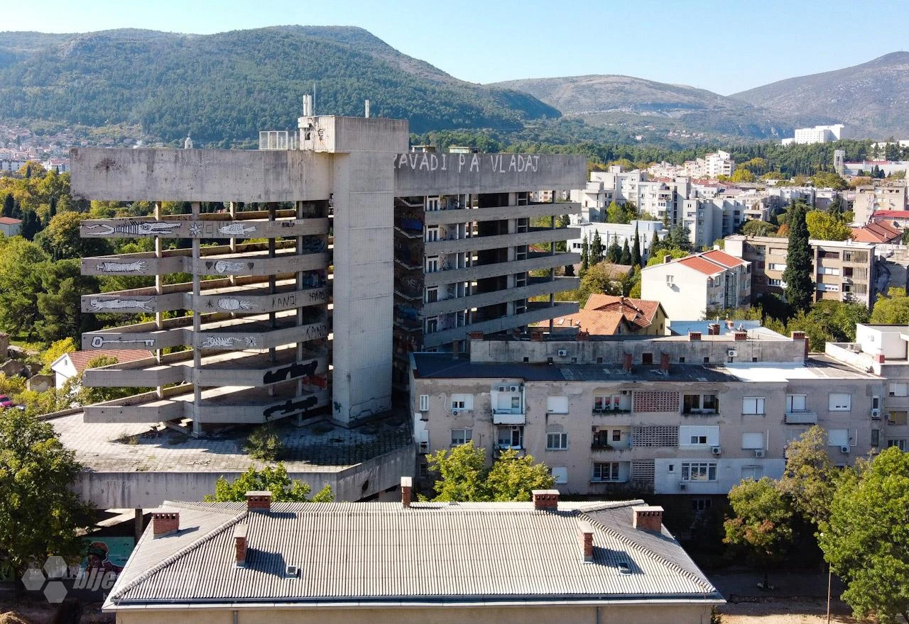Ima li nade za Staklenu banku?