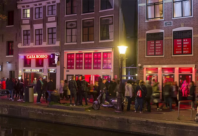 Stay Away – Amsterdam ne želi Britance