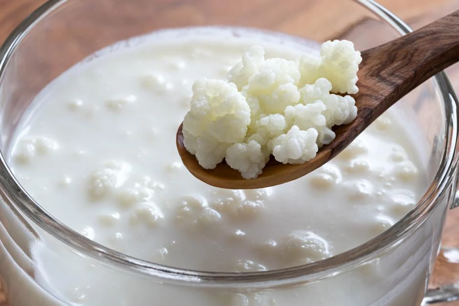 Zašto je kefir "bolji" od jogurta i tko ga sve smije konzumirati?
