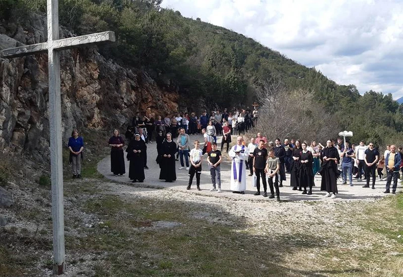 Održan tradicionalni Križni put Vojno-Đubrani