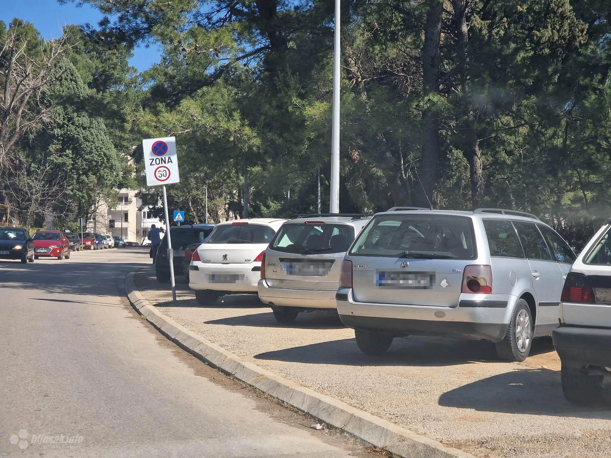 Zabranjeno zaustavljanje i parkiranje!