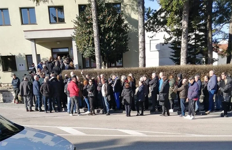 Ogromni redovi: Duvnjaci već traže drva za zimu