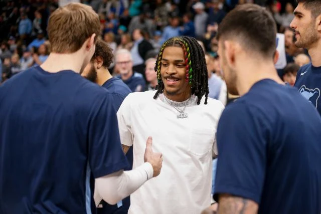 VIDEO: Morant se vratio, Kyrie ga zagrlio 