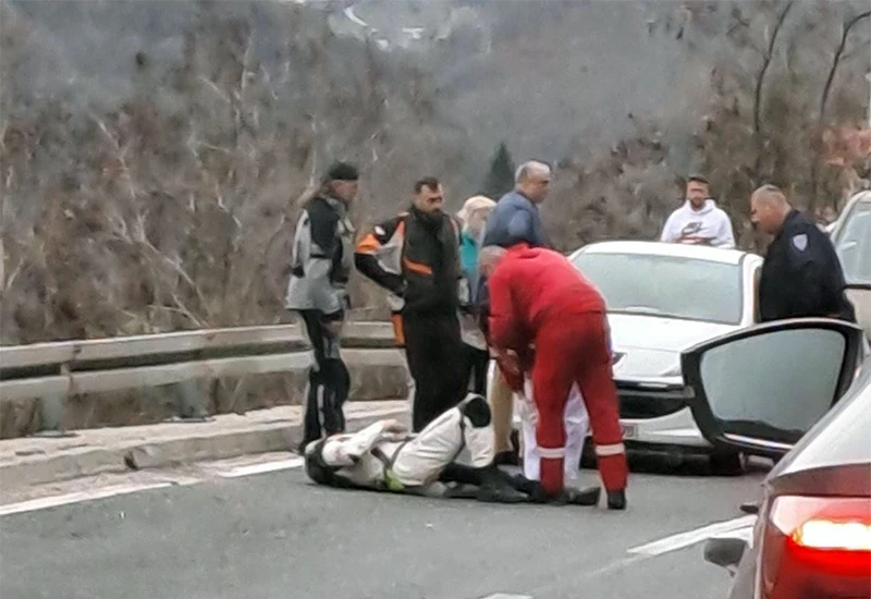 Prometna na Bradini: Motociklist pri padu zadobio teške tjelesne ozljede