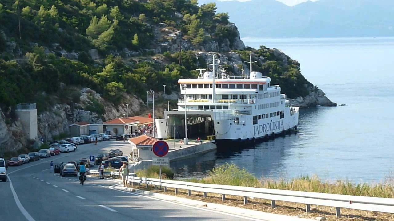 Tragedija na Pelješcu: Autom sletjeli u more, od četiri putnika, jedna osoba ostala zarobljena u autu