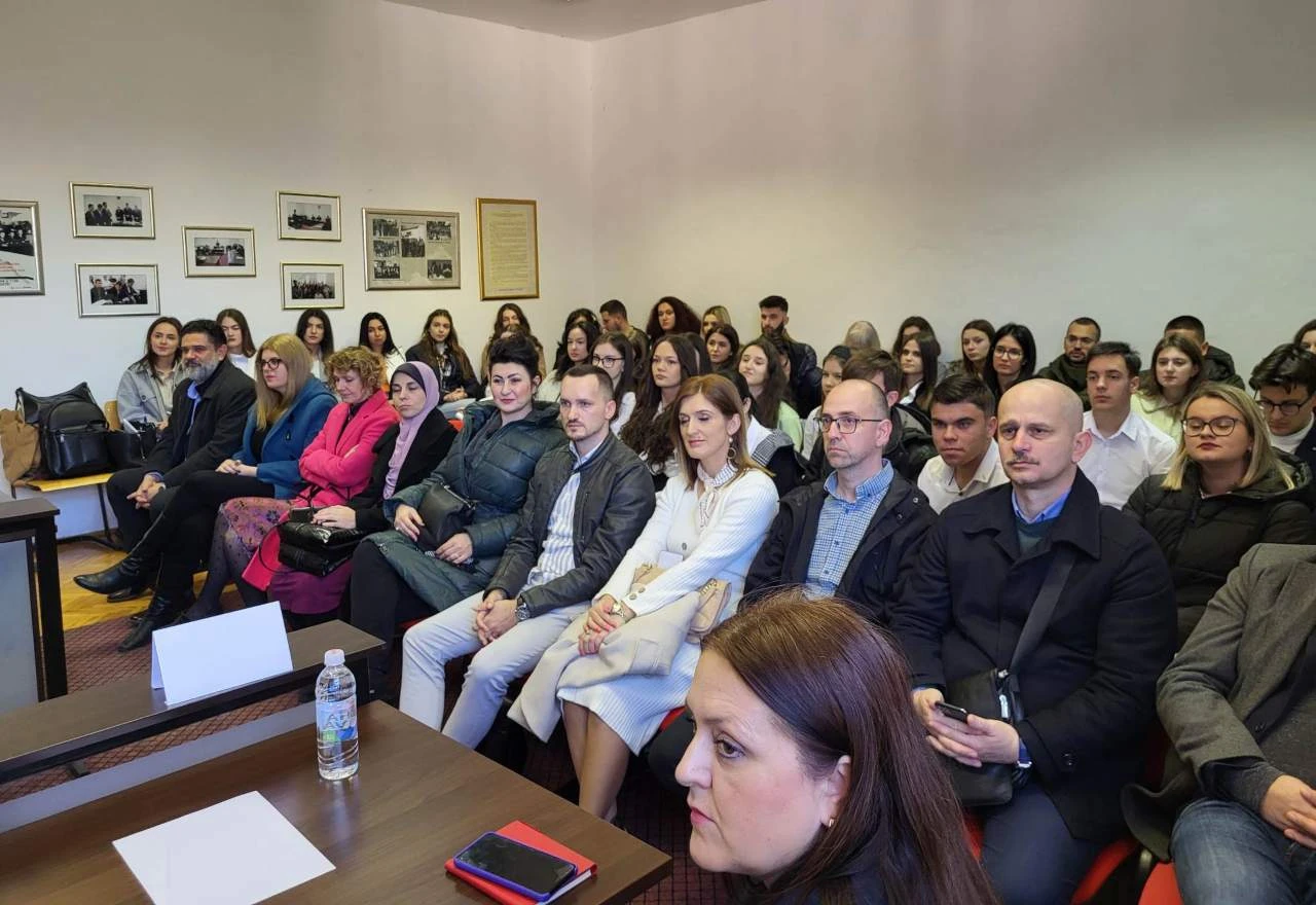 Mostar: Mladi raspravljali o kaznama za govor mržnje na Internetu
