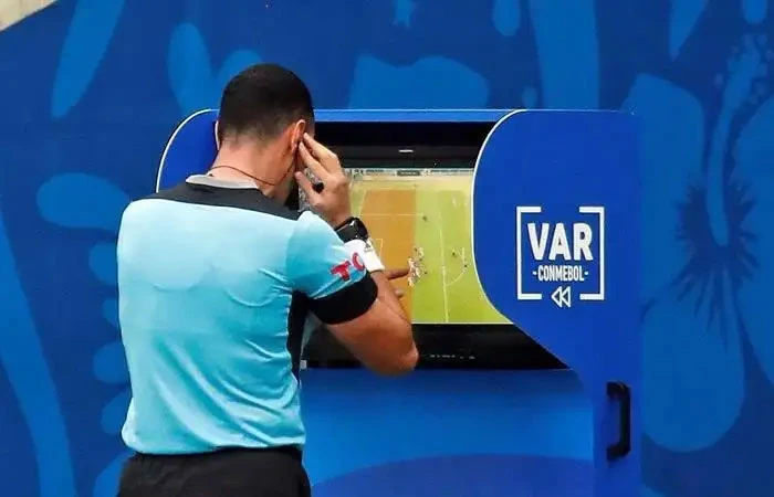 Zbog gledanja VAR-a suci produžili utakmicu na 132 minute