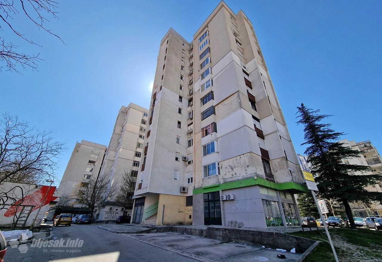 Mostar: Otpala još jedna fasada, druga visi