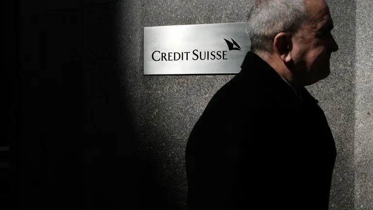 Dionice Credit Suissea pale za 30%, posudit će 50 milijardi franaka