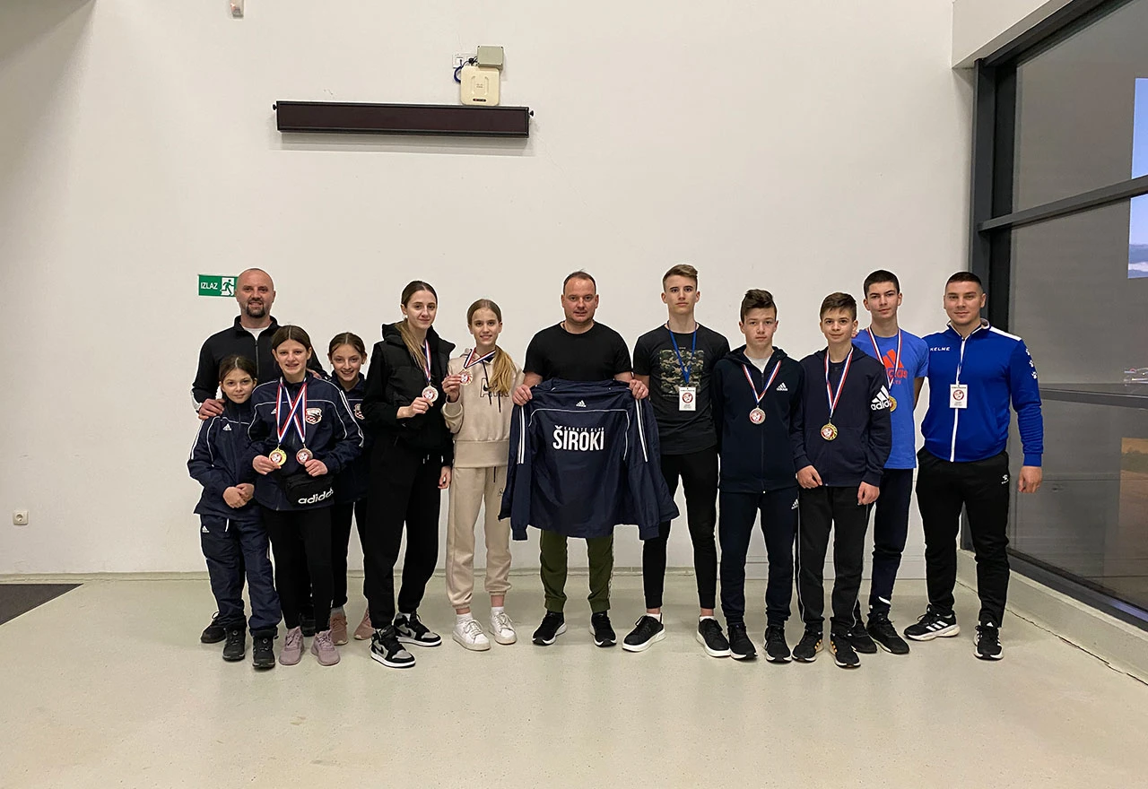 Karate klub Široki bogatiji za 7 medalja