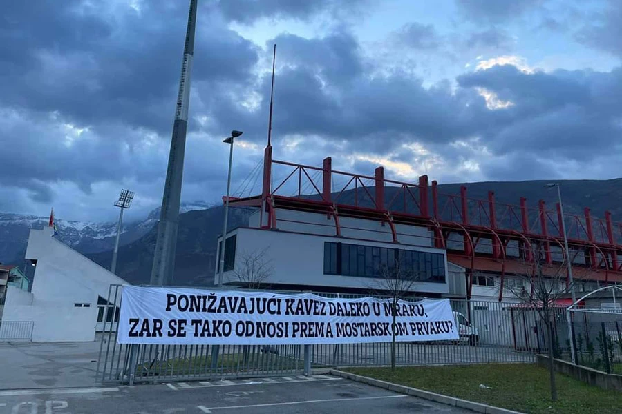 Poruka na stadionu Rođeni: Zar se tako odnosi prema mostarskom prvaku?