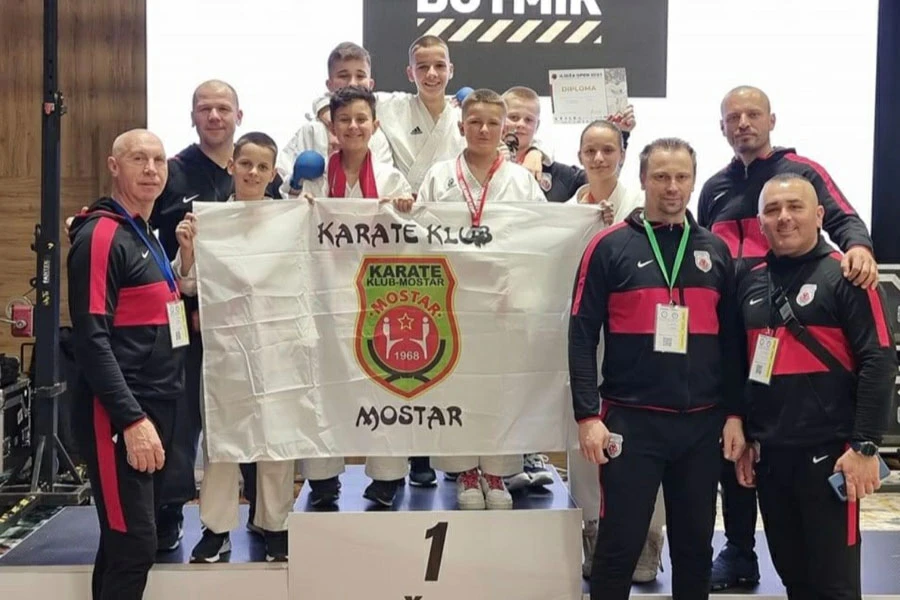 12 medalja za karate klub Mostar