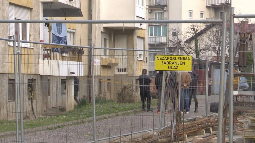Djevojčica u Bijeljini skočila s drugog kata zgrade