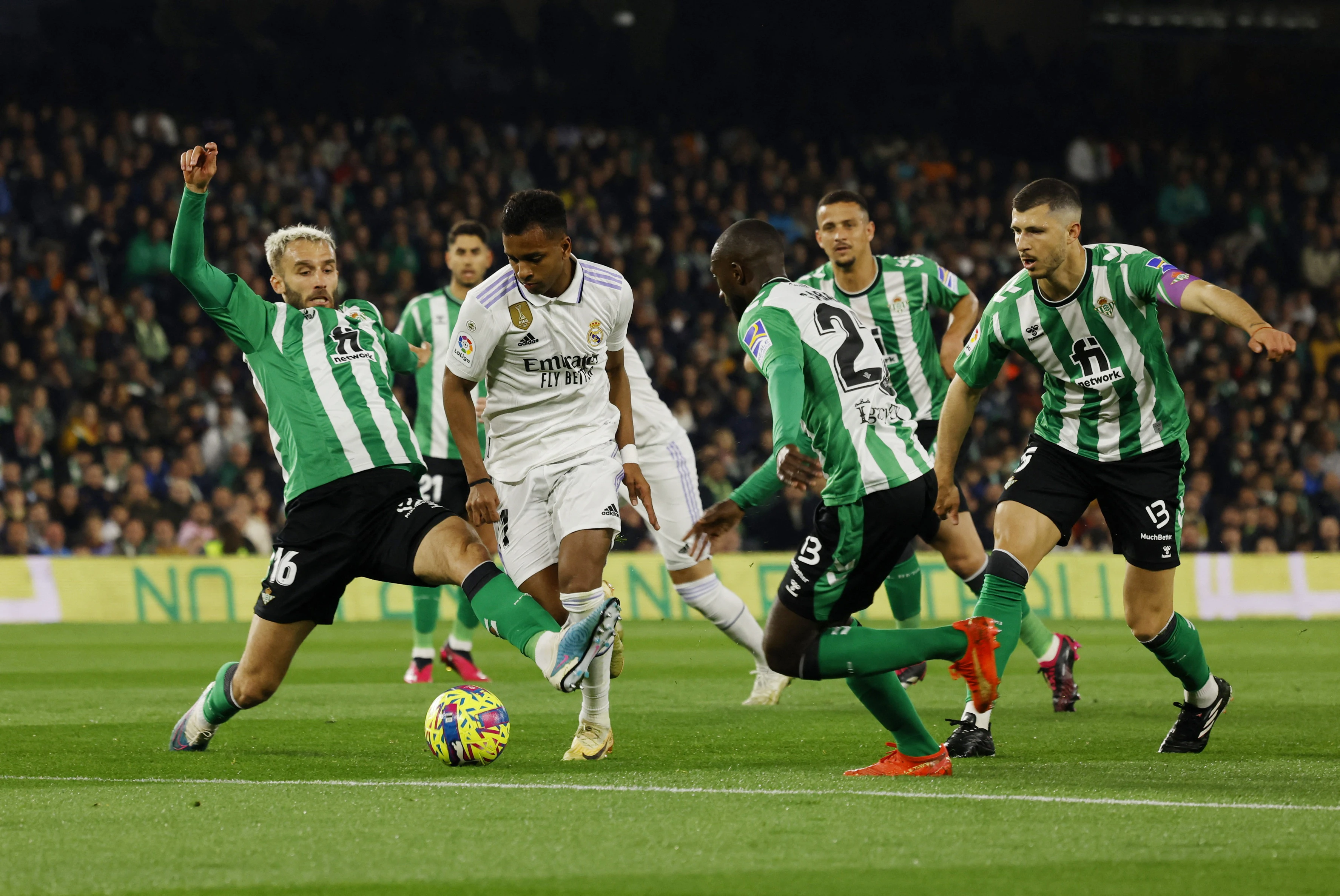 Real Madrid sve više gubi korak, bez golova kod Betisa