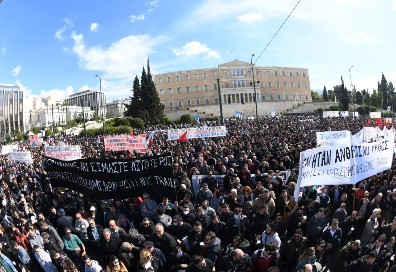 Sukob prosvjednika i policije: Bacali molotovljeve koktele, suzavce, šok-granate 