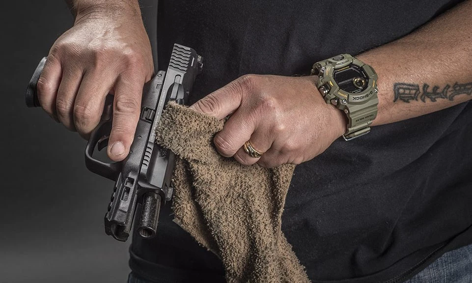 Ušao u policijsku stanicu i upucao policajca; Pokušao je i druge, ali se pištolj zaglavio
