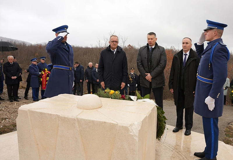 Oštećen spomenik Borisu Trajkovskom