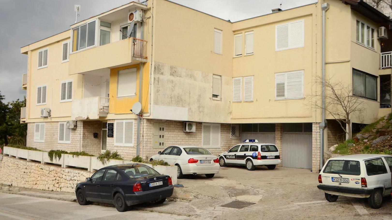 Neum: BMW sletio s puta, jedna osoba ozlijeđena
