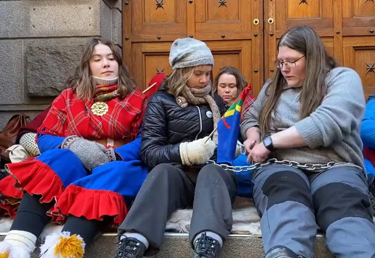Greta privedena pa puštena: Vezala se lancima 